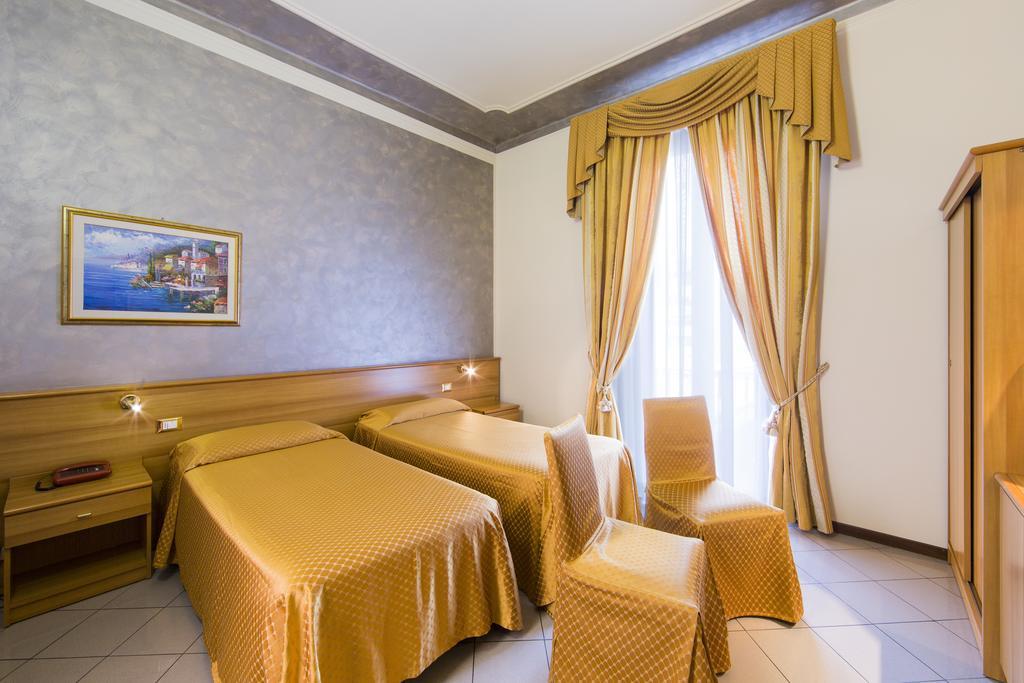 Hotel Londra Alessandria Kültér fotó